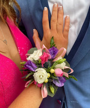 Load image into Gallery viewer, Petals &amp; Prom
